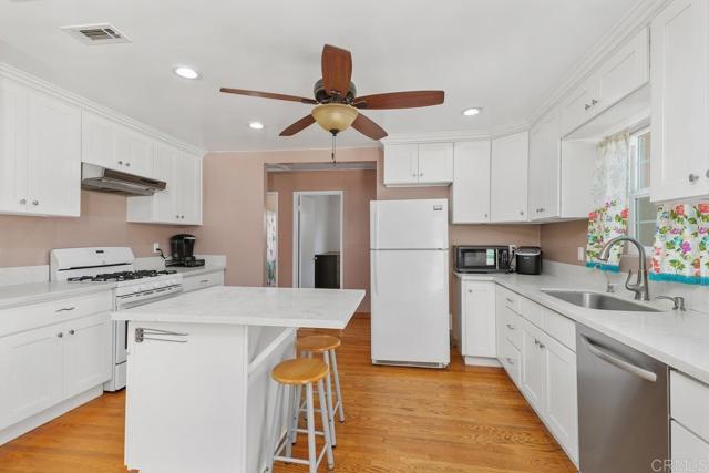 1429 N Campus Ave, Ontario CA: https://media.crmls.org/mediaz/86e5958b-6e03-41ce-b21b-a2043942e79b.jpg