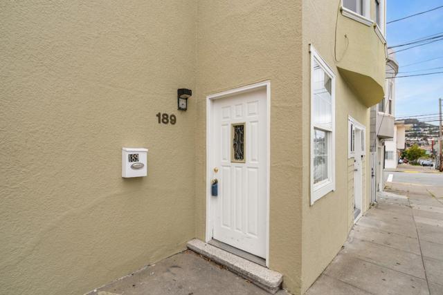 189 Lee Avenue, San Francisco CA: https://media.crmls.org/mediaz/86e5c0ce-c0f2-418d-b53f-4b5efeefca25.jpg