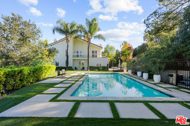 22241 Alizondo Drive, Woodland Hills CA: https://media.crmls.org/mediaz/86e5eb3d-ba6e-4a31-ac67-4f7ffcad520b.jpg