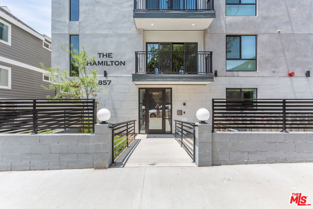 857 N Hayworth Avenue, Los Angeles CA: https://media.crmls.org/mediaz/86e61b4a-1ffb-4be6-bfbf-01e72bbf440b.jpg