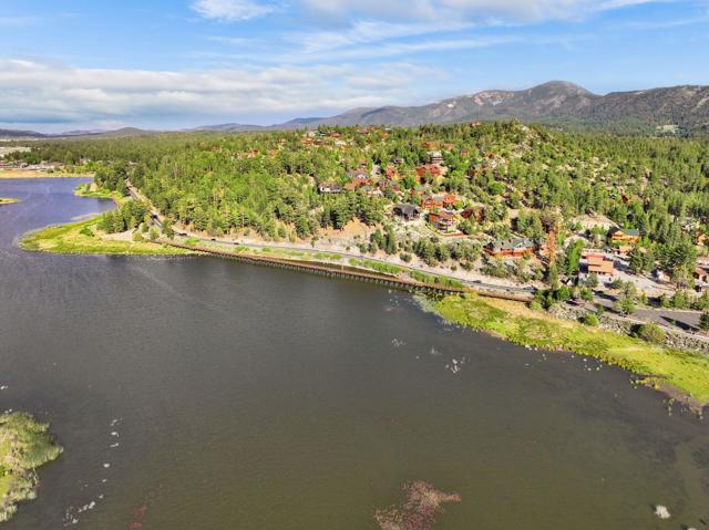 574 Lucerne Drive Drive, Big Bear CA: https://media.crmls.org/mediaz/86e620bf-8601-4b4c-8e4f-b208afd5d1ed.jpg