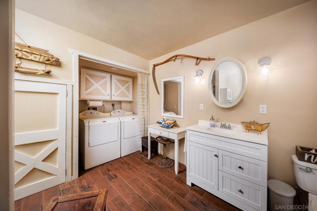 31141 Saddleback Rd, Valley Center CA: https://media.crmls.org/mediaz/86e623bb-86d5-4c7d-aca5-01f4b3a7b3a7.jpg