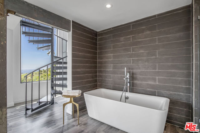 8506 Magnolia Drive, Los Angeles CA: https://media.crmls.org/mediaz/86e65656-cb6e-48db-a597-333e94575517.jpg