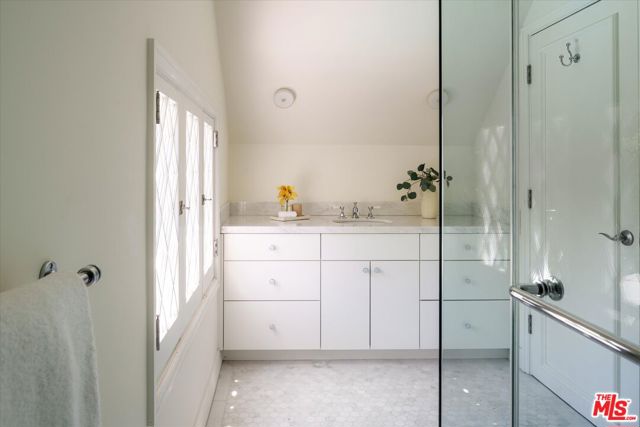 322 Lorraine Boulevard, Los Angeles CA: https://media.crmls.org/mediaz/86e6957b-8377-4203-9758-186a0abf7c07.jpg