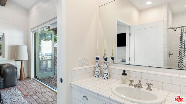 6815 Dume Drive, Malibu CA: https://media.crmls.org/mediaz/86e74ea2-beb5-4821-854e-ebd8913a889c.jpg