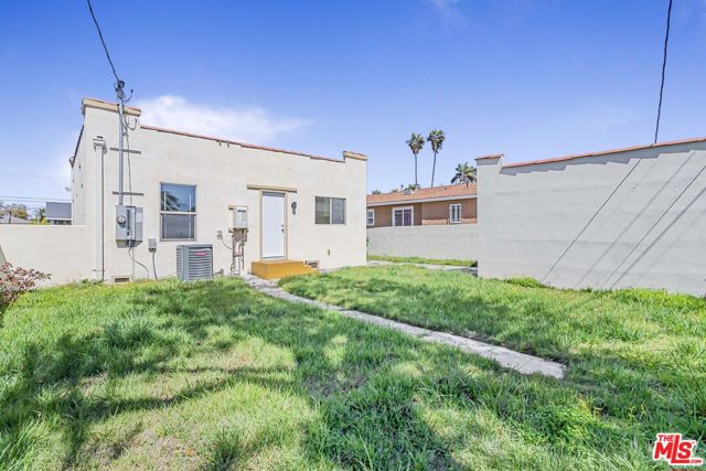 1622 W 66th Street, Los Angeles CA: https://media.crmls.org/mediaz/86e94da2-2387-41dd-8636-6dfc742838fe.jpg