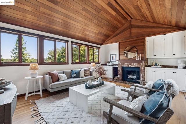 737 Woodhaven Rd, Berkeley CA: https://media.crmls.org/mediaz/86ea02ce-a2d6-4cf4-8970-9cd8ab1eb9bc.jpg