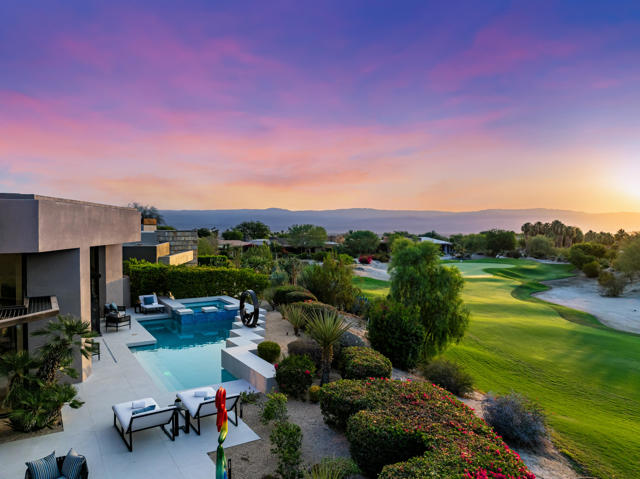 160 Kiva Drive, Palm Desert CA: https://media.crmls.org/mediaz/86ea25f1-d643-466b-a58b-936c2751022d.jpg