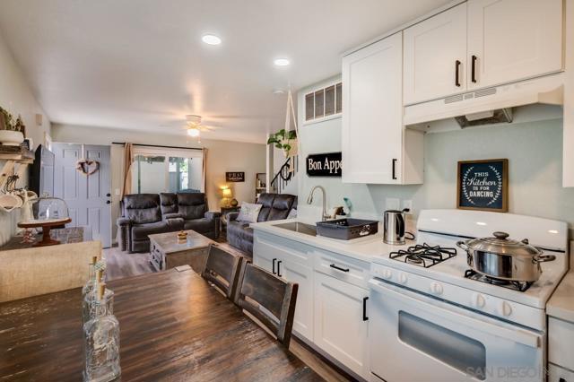 8713 15 Central Way, Spring Valley CA: https://media.crmls.org/mediaz/86ea8cc8-9af4-4371-be92-fa66ebde54f5.jpg