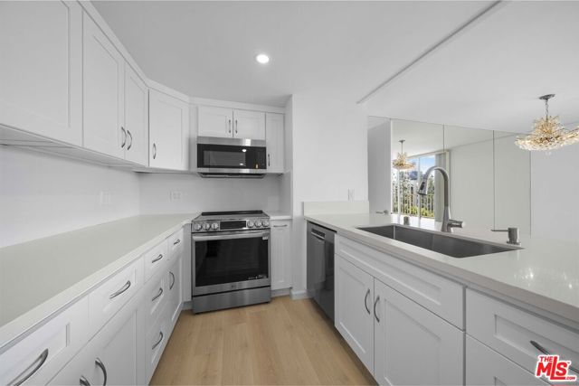 2160 Century Park East, Los Angeles CA: https://media.crmls.org/mediaz/86ea91ae-cc3e-49b8-b517-5aaab79a3821.jpg