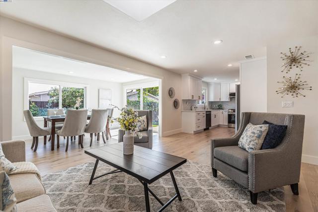 Image 13 of 49 For 344 Silvertip Ct