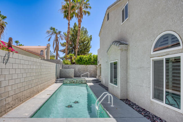41950 Maryn Court, Palm Desert CA: https://media.crmls.org/mediaz/86eaf2f3-df71-49ce-a541-22de5149f7fb.jpg