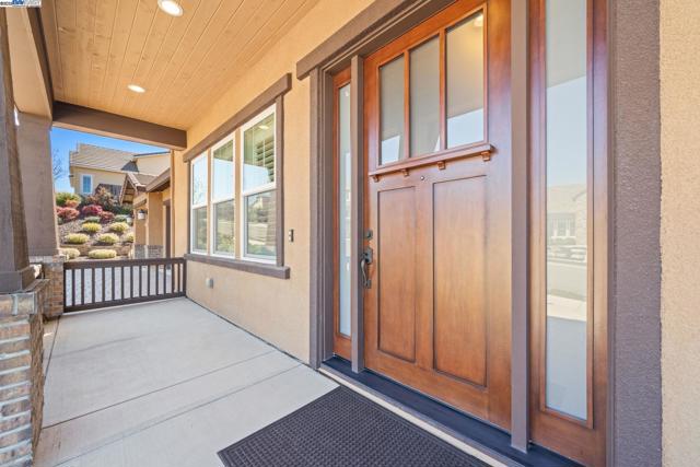 2135 Terra Bella Ct, Livermore CA: https://media.crmls.org/mediaz/86eb8561-f90f-4f1e-b408-58297449270c.jpg