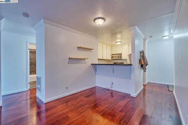 151 Lakeside Dr, Oakland CA: https://media.crmls.org/mediaz/86ebc4c3-b2fa-4176-a27e-b9b33a11bd6a.jpg