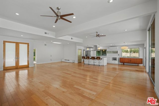 4207 Michelangelo Avenue, Woodland Hills CA: https://media.crmls.org/mediaz/86ec1f0a-9785-42c0-b4d0-cd8dc320dbd0.jpg