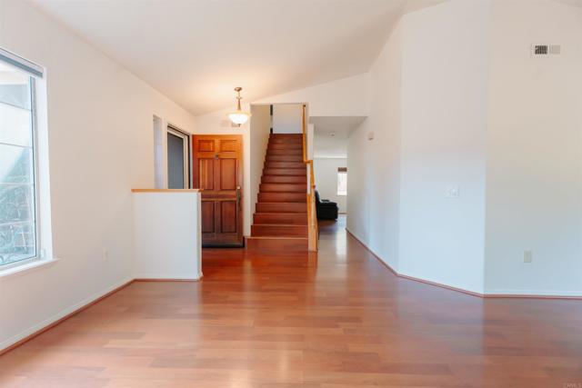 Detail Gallery Image 2 of 27 For 1715 Las Palmas Ln, Escondido,  CA 92026 - 3 Beds | 2/1 Baths