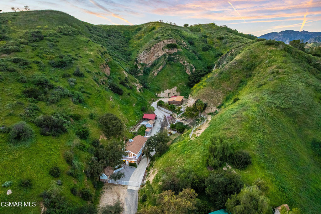 https://media.crmls.org/mediaz/86ed123a-6a2a-4400-adb8-fd85b707d8d6.jpg?preset=X-Large