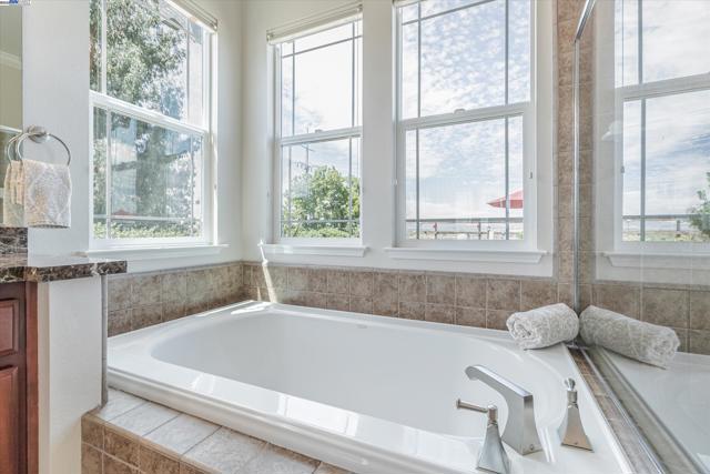 2531 Leona Pl, Pleasanton CA: https://media.crmls.org/mediaz/86ed59f5-87a9-49ac-b2fe-ed5516d76dad.jpg