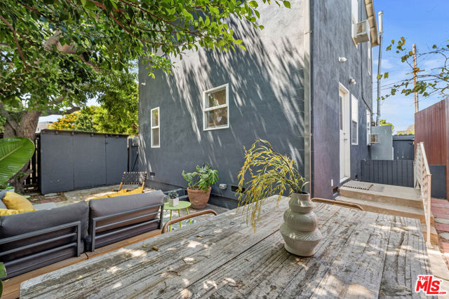 1205 Appleton Way, Venice CA: https://media.crmls.org/mediaz/86ed9620-a533-4307-86a0-38e8ee38c1be.jpg