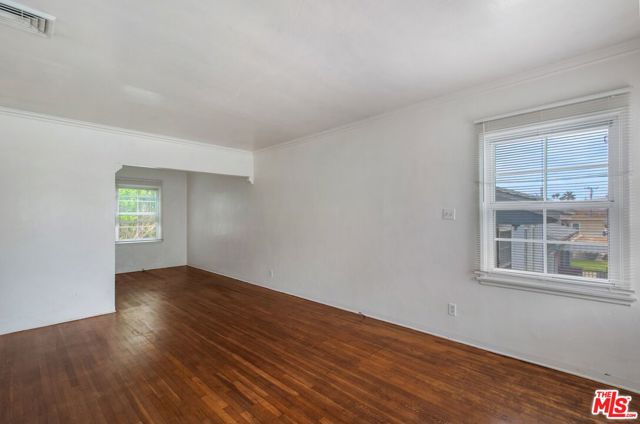 8419 Crenshaw Drive, Inglewood CA: https://media.crmls.org/mediaz/86edda1b-7f4d-4731-af7e-fbf71a59a3bc.jpg