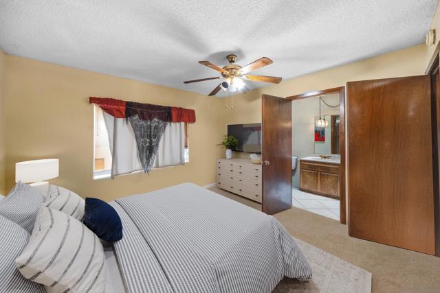 7520 Oakwood Ave, Hesperia CA: https://media.crmls.org/mediaz/86ee4a58-f507-4acc-836c-b4f5a83609b2.jpg