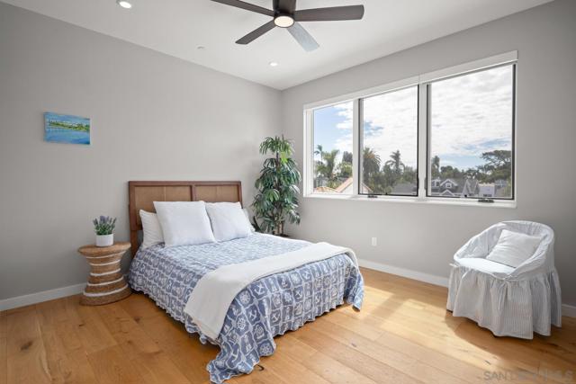 1014 5th St, Coronado CA: https://media.crmls.org/mediaz/86eed895-4937-428b-b78c-d9458a38aa43.jpg