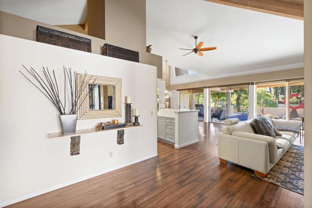 267 Kavenish W Drive, Rancho Mirage CA: https://media.crmls.org/mediaz/86eef20c-3c98-4cd6-aae0-d7f558dee16f.jpg