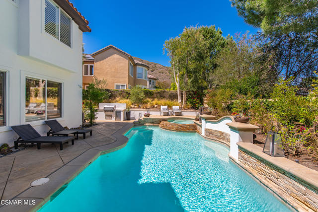 976 Blackbourne, Oak Park CA: https://media.crmls.org/mediaz/86eefef8-6ecc-4921-9c1e-73e020cc5f1c.jpg