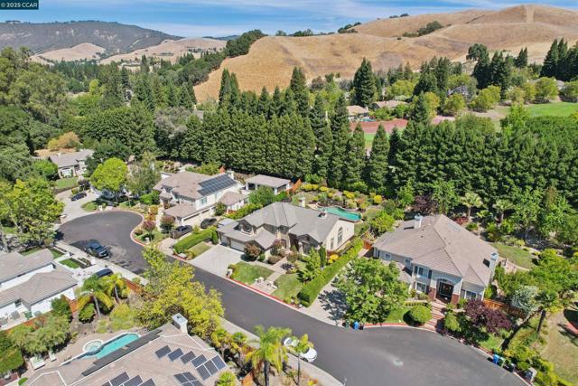 132 Victoria Pl, Danville CA: https://media.crmls.org/mediaz/86ef8265-4d80-4314-84ef-bbeb5d495436.jpg