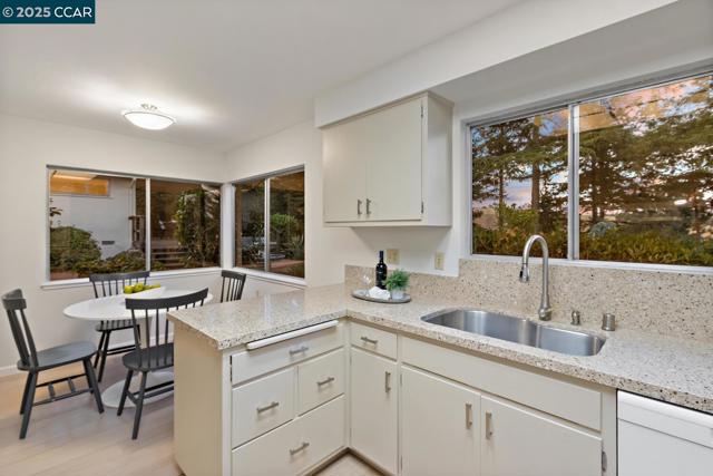 140 Warfield Drive, Moraga CA: https://media.crmls.org/mediaz/86efc4b3-a134-46c2-bbca-85cd47fd3b0f.jpg