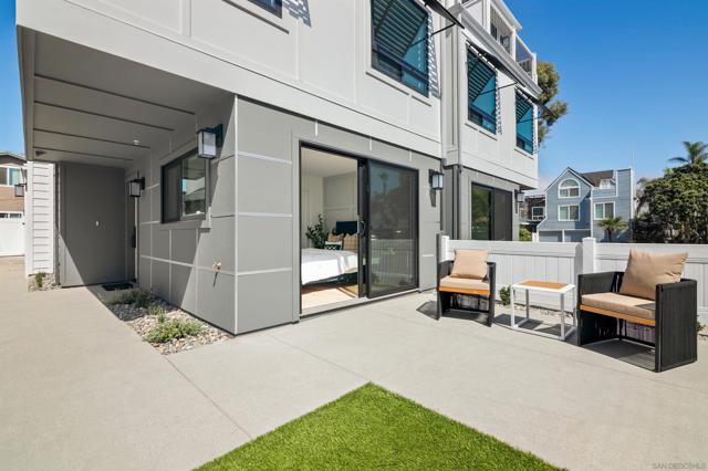 718 Nantasket Ct, San Diego CA: https://media.crmls.org/mediaz/86efee76-9027-45ae-a18b-17ba23543175.jpg