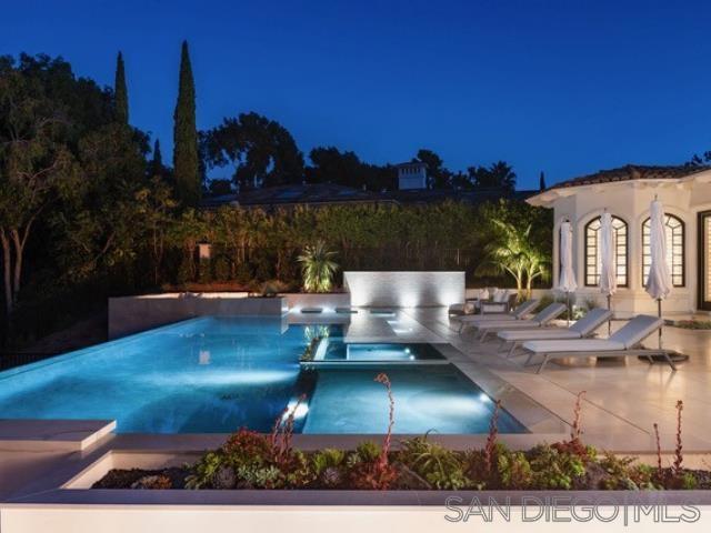 5986 Greensview Ct, Rancho Santa Fe CA: https://media.crmls.org/mediaz/86f03282-4c6d-47f8-bcf3-136e2ba6ce97.jpg