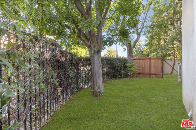 18806 Hatteras Street, Tarzana CA: https://media.crmls.org/mediaz/86f115c5-399f-4e25-96d2-058f287e19e2.jpg