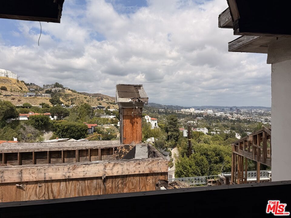 https://media.crmls.org/mediaz/86f188be-7989-4642-9886-1d354e8abf9b.jpg?preset=X-Large