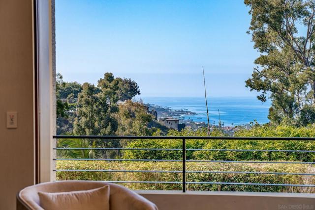 8070 La Jolla Scenic Dr N, La Jolla CA: https://media.crmls.org/mediaz/86f1bbaa-0f0c-40b5-8cc1-8e0c1476b786.jpg
