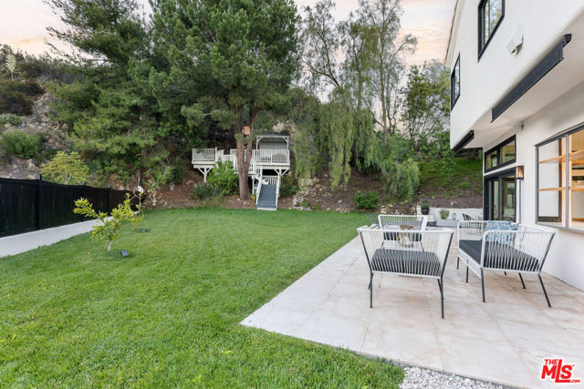 23458 W Moon Shadows Drive, Malibu CA: https://media.crmls.org/mediaz/86f2ab3b-0148-42c5-a971-0ab1fb763f73.jpg