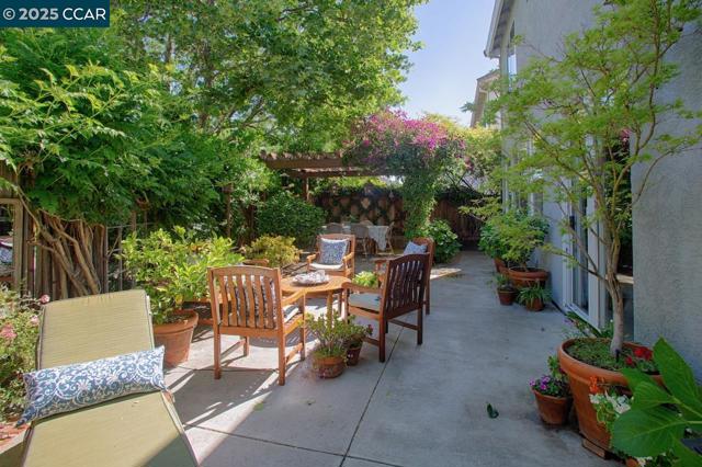 1409 Dumaine St, Concord CA: https://media.crmls.org/mediaz/86f3e2dc-7add-435e-aee7-bda83b3e8fb5.jpg