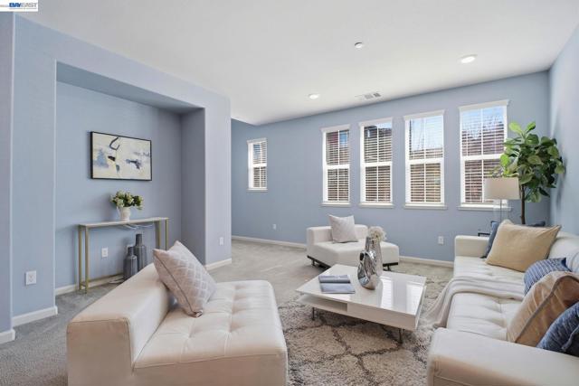 Image 8 of 47 For 102 Fanuncio Ln