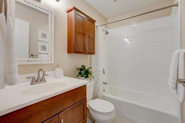 933 Shoreline Drive, Alameda CA: https://media.crmls.org/mediaz/86f4f0af-a49f-419c-a332-fe926e60ea9f.jpg