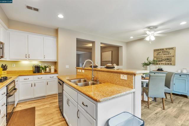 3744 Whitworth Dr, Dublin CA: https://media.crmls.org/mediaz/86f50d89-7baa-48fa-9d60-a10648b1e249.jpg
