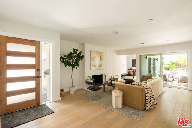 7248 W 88th Place, Los Angeles CA: https://media.crmls.org/mediaz/86f55e7c-6bb7-456b-980f-7618cf112106.jpg