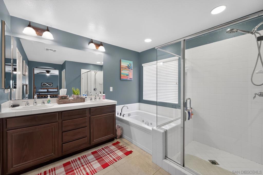 https://media.crmls.org/mediaz/86f56704-757c-40dc-b0c7-8e0df97ebba8.jpg?preset=X-Large