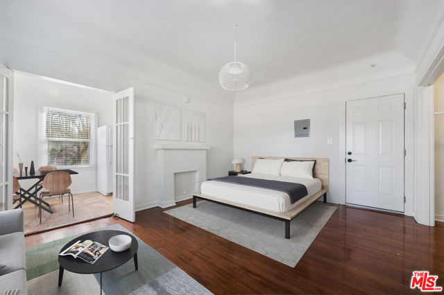 1044 N BONNIE BRAE Street, Los Angeles CA: https://media.crmls.org/mediaz/86f5b458-e77e-4230-9106-4cb02966a178.jpg