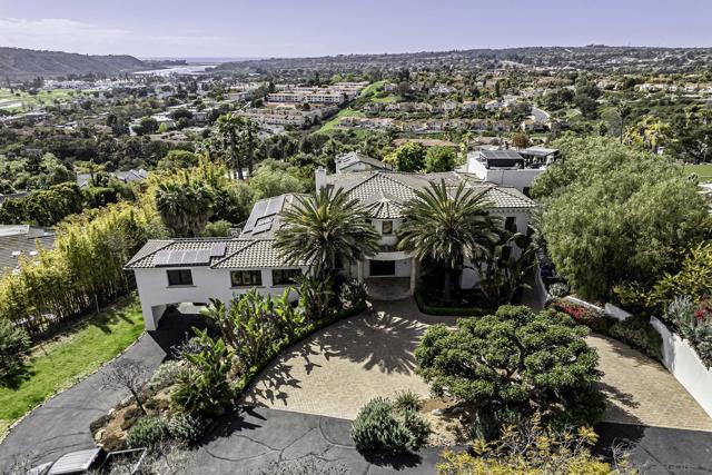 7335 El Fuerte St, Carlsbad CA: https://media.crmls.org/mediaz/86f6126b-d970-4041-9f2f-0b1d3e43cc0e.jpg