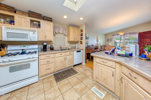 94 Camino Algarve, Camarillo CA: https://media.crmls.org/mediaz/86f61b84-9a3e-4972-9ad2-ba9276610ae1.jpg