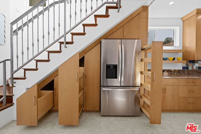 10623 W Olympic Boulevard, Los Angeles CA: https://media.crmls.org/mediaz/86f75335-5a1e-4285-be21-76195c324648.jpg