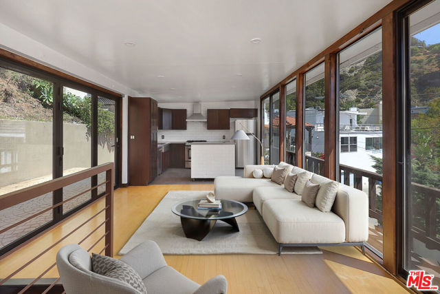 8629 Franklin Avenue, Los Angeles CA: https://media.crmls.org/mediaz/86f76075-7e89-436a-97e2-5244b857f56a.jpg