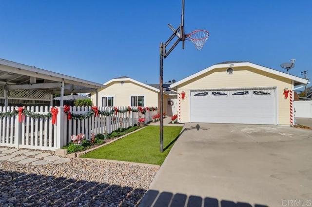 Detail Gallery Image 2 of 54 For 2674 Buena Vista Ave, Lemon Grove,  CA 91945 - 3 Beds | 2 Baths