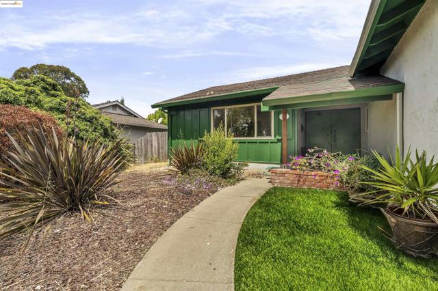 2847 Shane Dr, Richmond CA: https://media.crmls.org/mediaz/86f79629-78bc-4223-a93c-a3d080a111ef.jpg