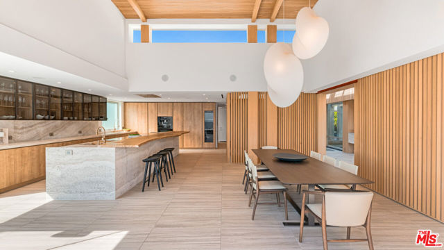 24572 Malibu Road, Malibu CA: https://media.crmls.org/mediaz/86f7bfab-6503-4dc8-aeaa-14762c13d19f.jpg